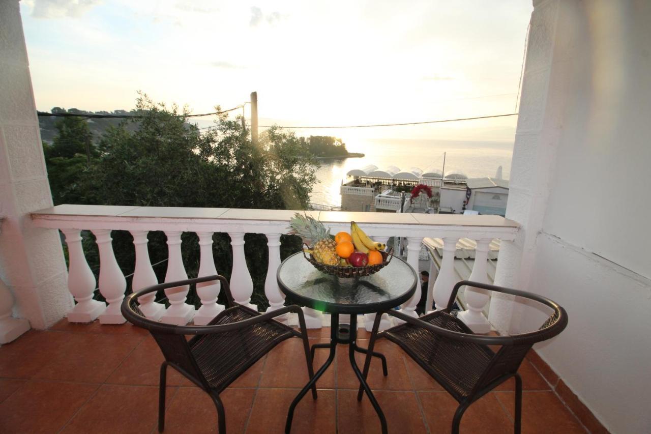 Batis Breeze Bed & Breakfast Perama  Exterior photo