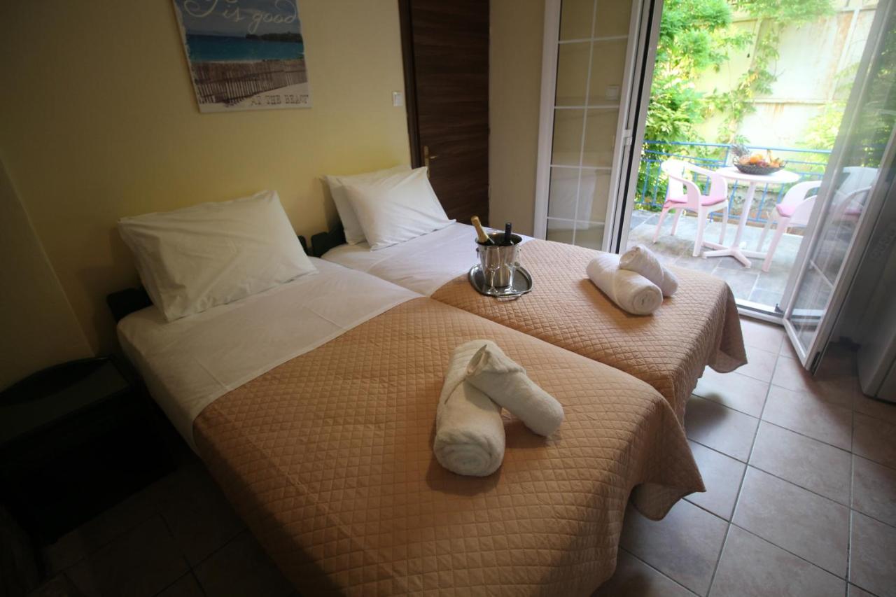 Batis Breeze Bed & Breakfast Perama  Exterior photo