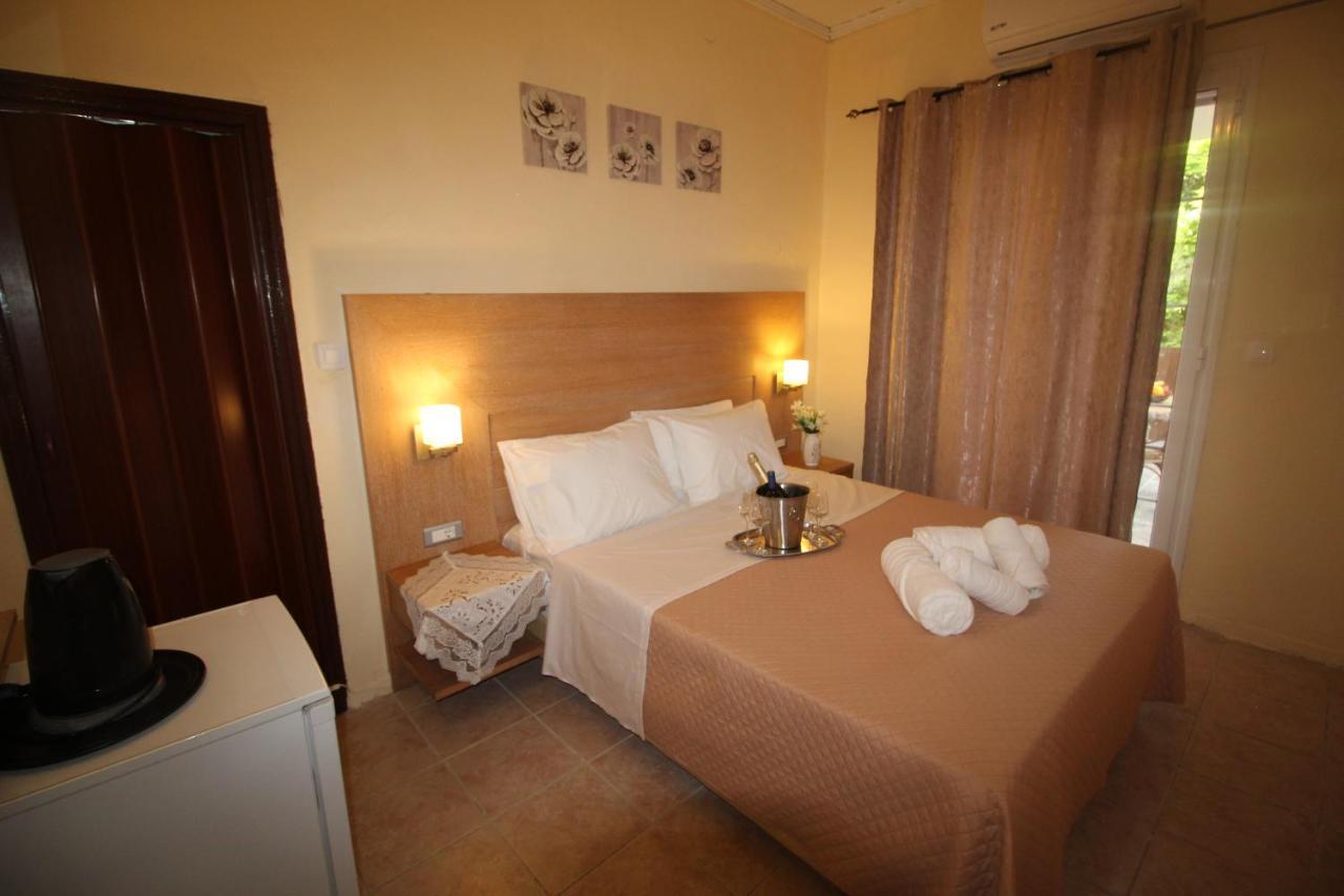 Batis Breeze Bed & Breakfast Perama  Exterior photo