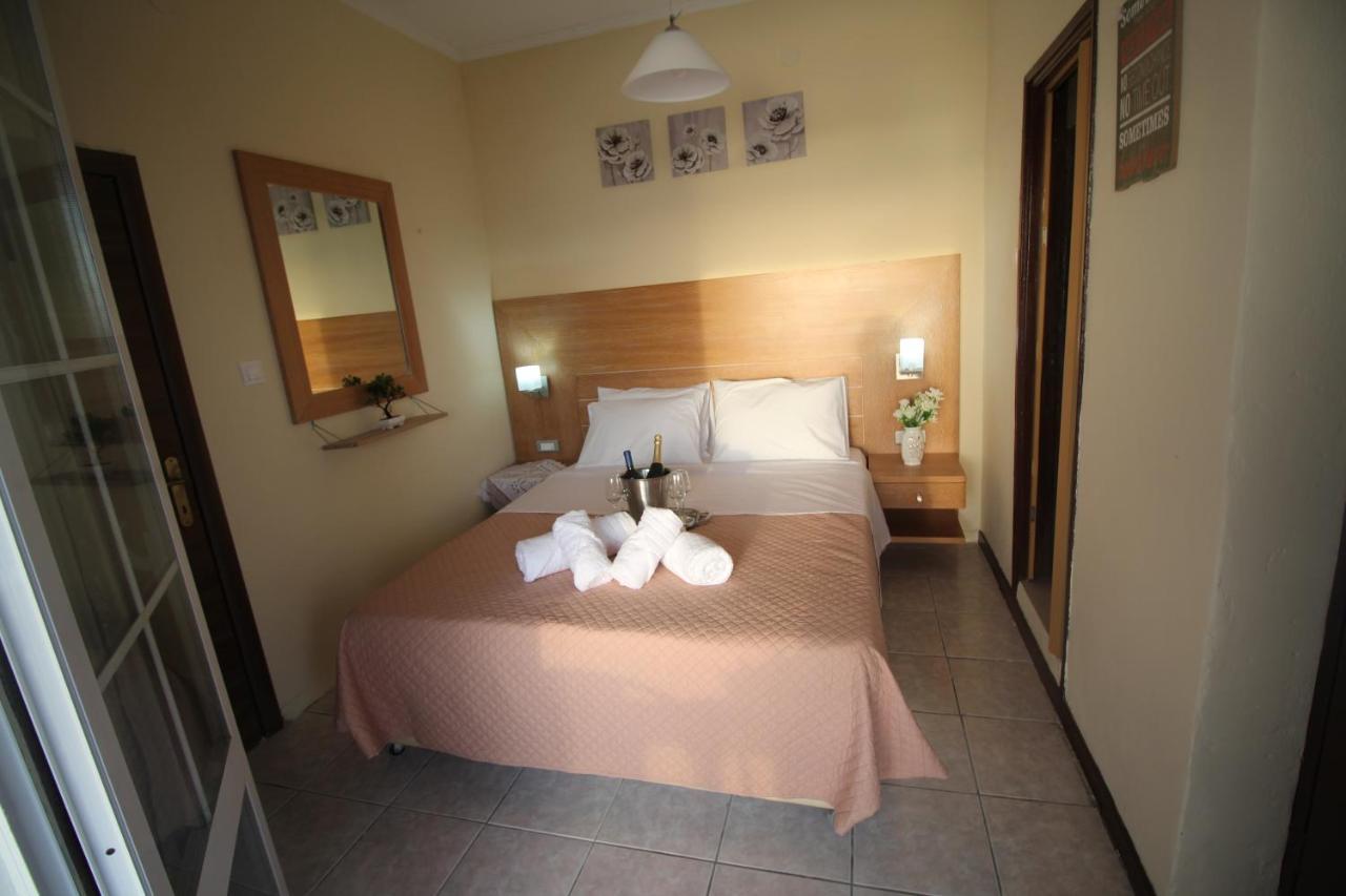 Batis Breeze Bed & Breakfast Perama  Exterior photo