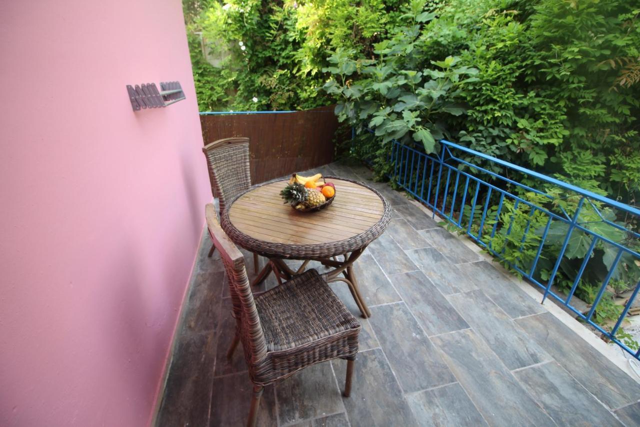 Batis Breeze Bed & Breakfast Perama  Exterior photo