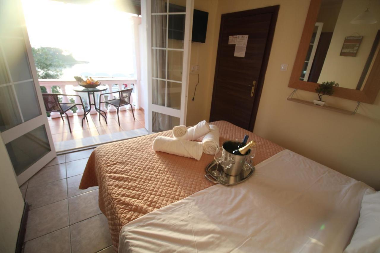 Batis Breeze Bed & Breakfast Perama  Exterior photo