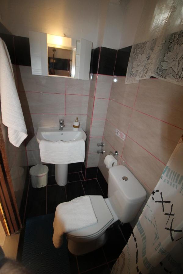 Batis Breeze Bed & Breakfast Perama  Exterior photo