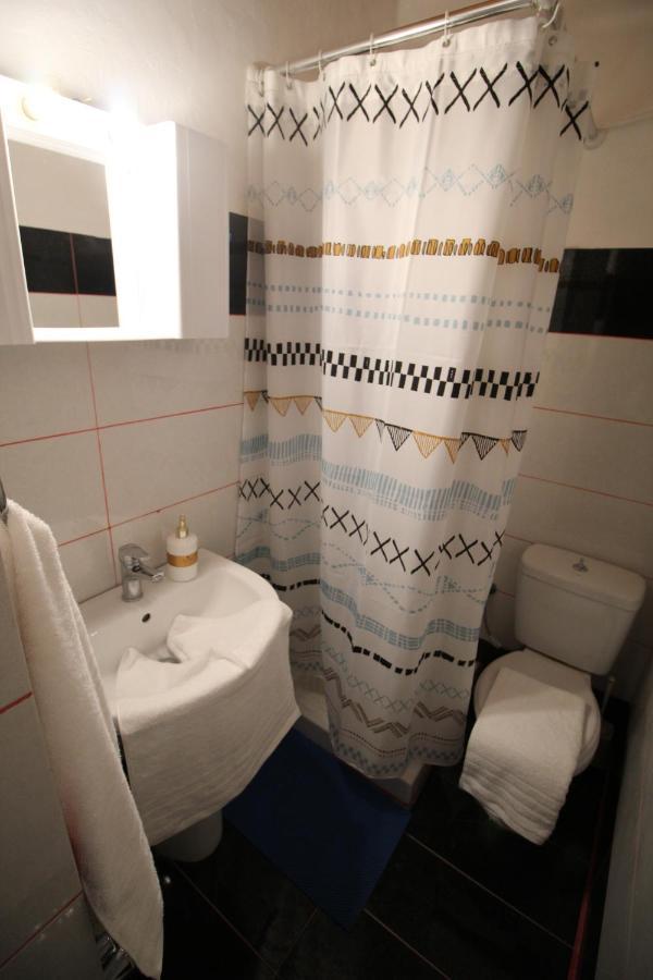 Batis Breeze Bed & Breakfast Perama  Exterior photo