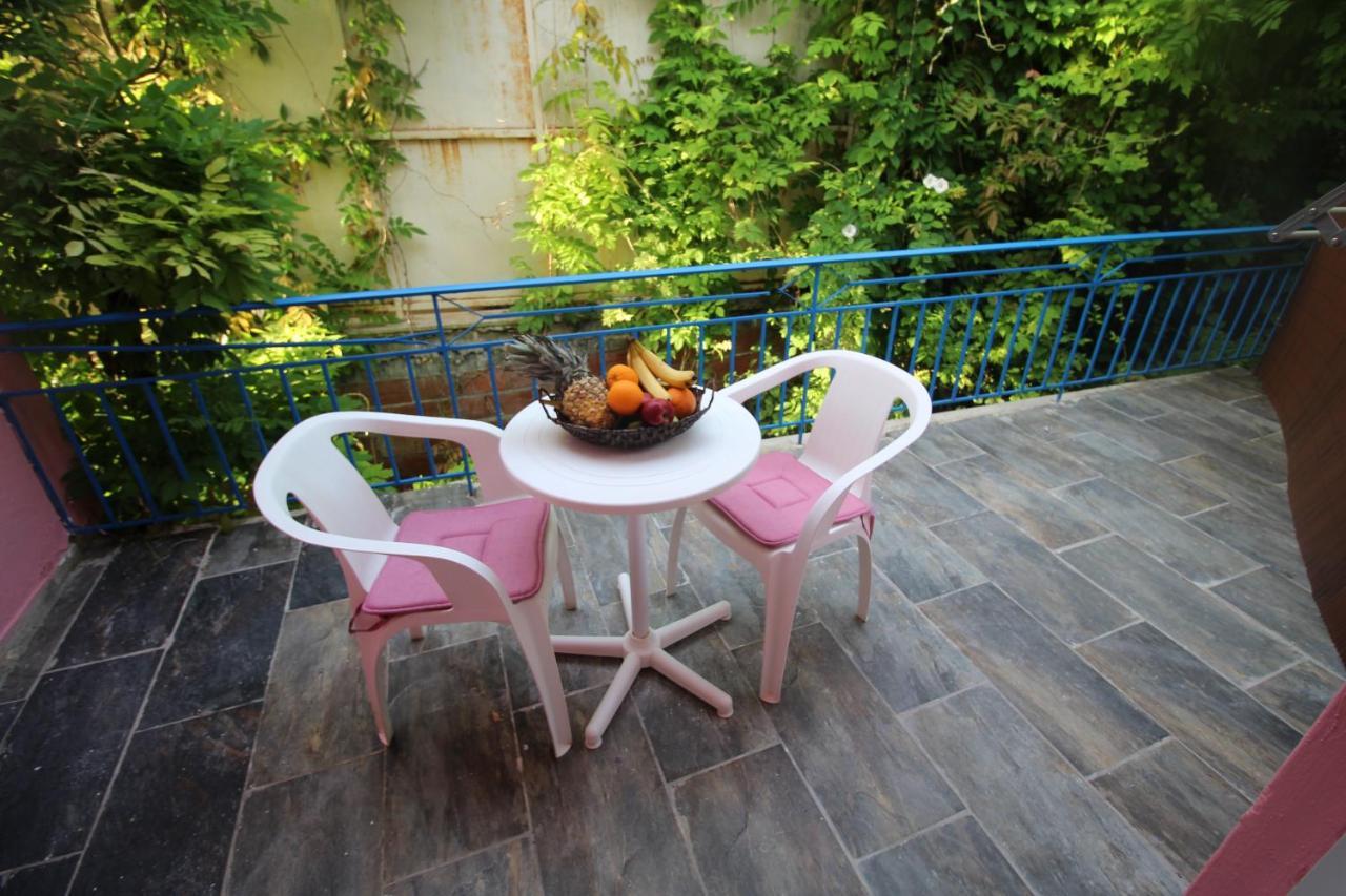 Batis Breeze Bed & Breakfast Perama  Exterior photo
