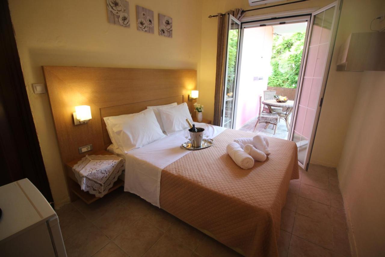 Batis Breeze Bed & Breakfast Perama  Exterior photo