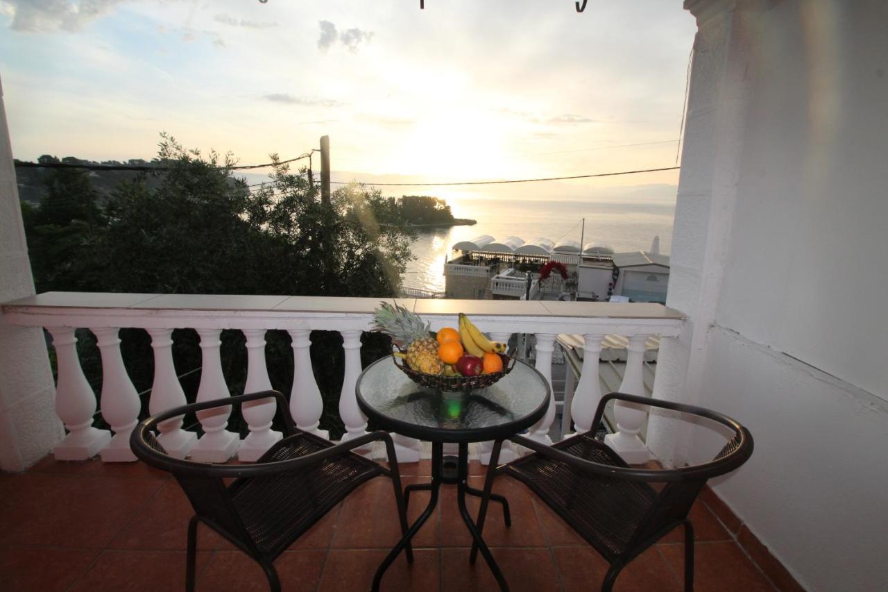 Batis Breeze Bed & Breakfast Perama  Exterior photo